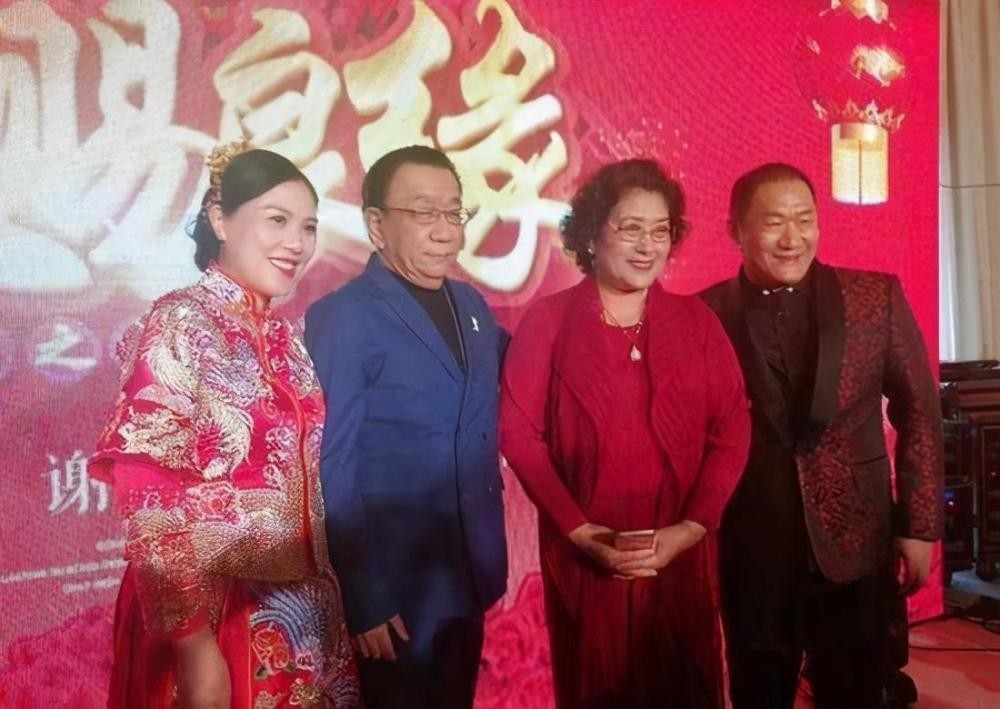 谢东侯耀华对比照,侯耀华谢东什么关系