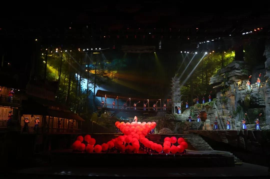 去凤凰古城有必要看演出吗,凤凰古城过度商业化