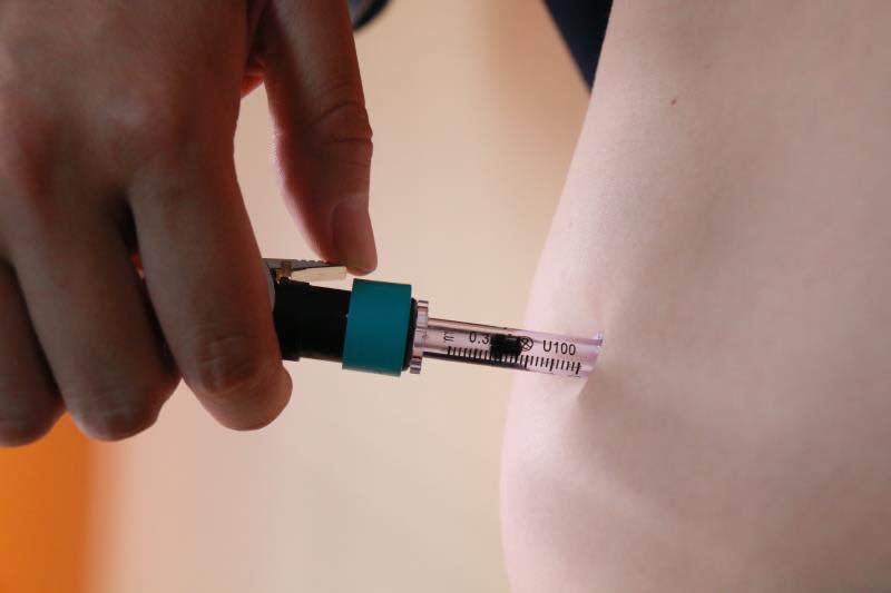 糖友免扎针血糖仪,降糖注射一周一针