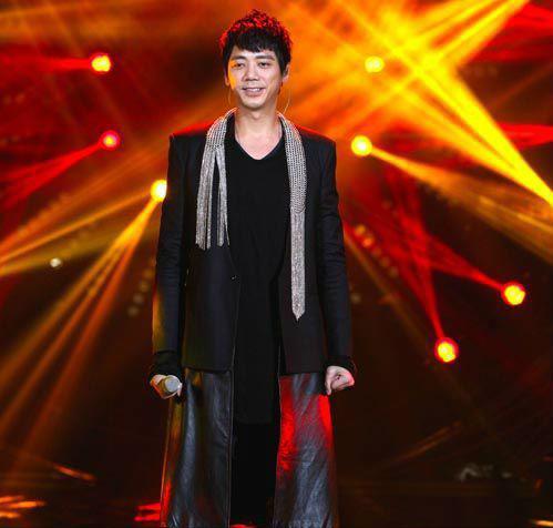 风流倜傥的“信”,肆意游走女人间,49岁和交往17年的女友分手