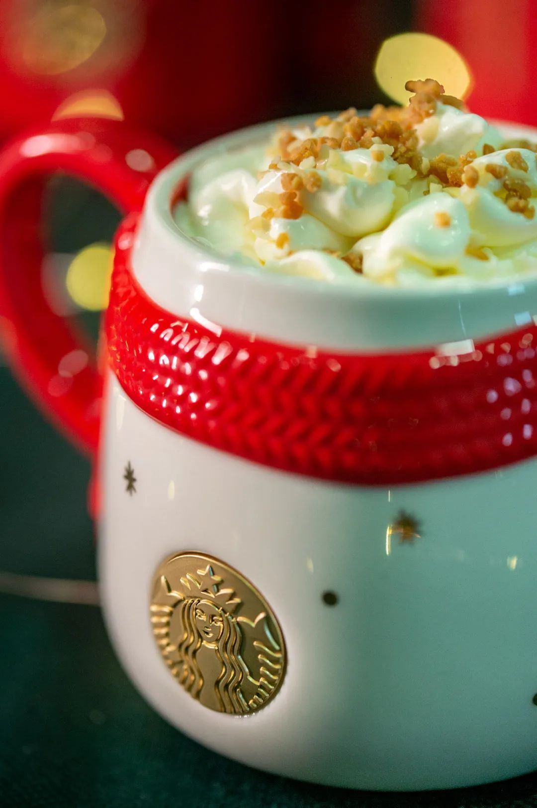 瑞幸星巴克圣诞新品,瑞幸圣诞咖啡杯包装