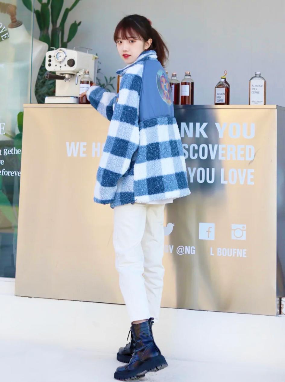 马丁靴加豆腐裤,小脚裤马丁靴穿搭