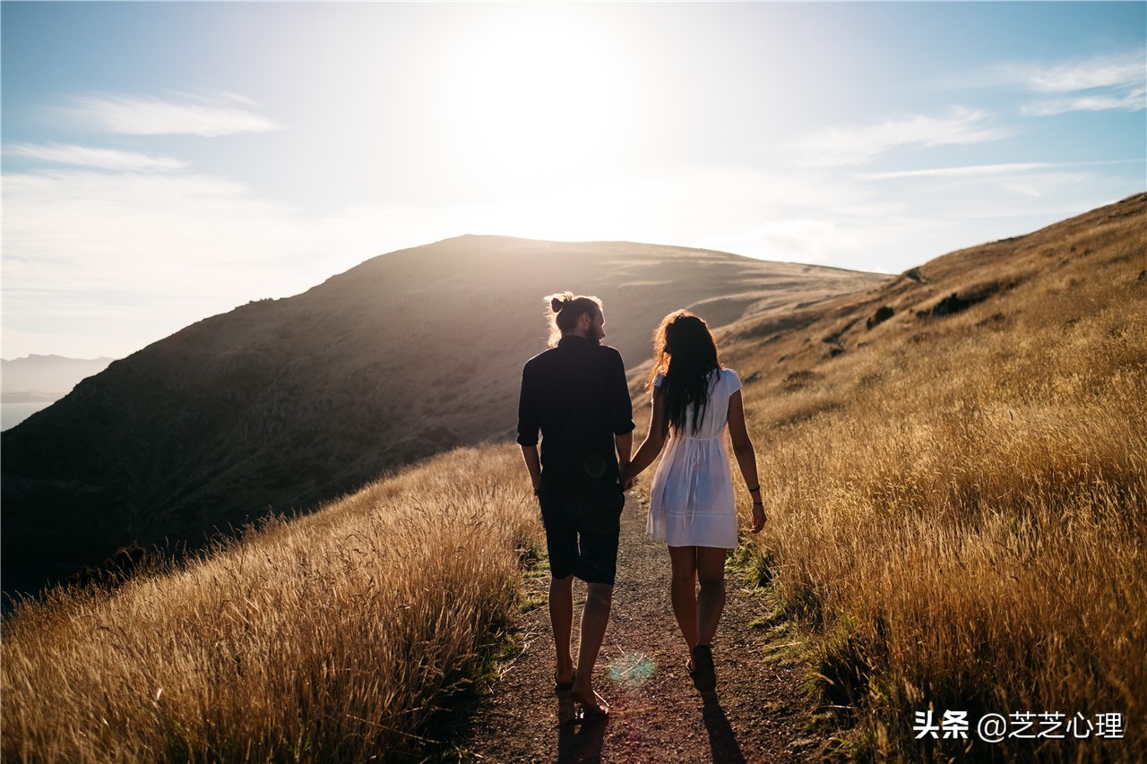 心理学男孩喜欢女孩的表现,男生接受姐弟恋是什么心理