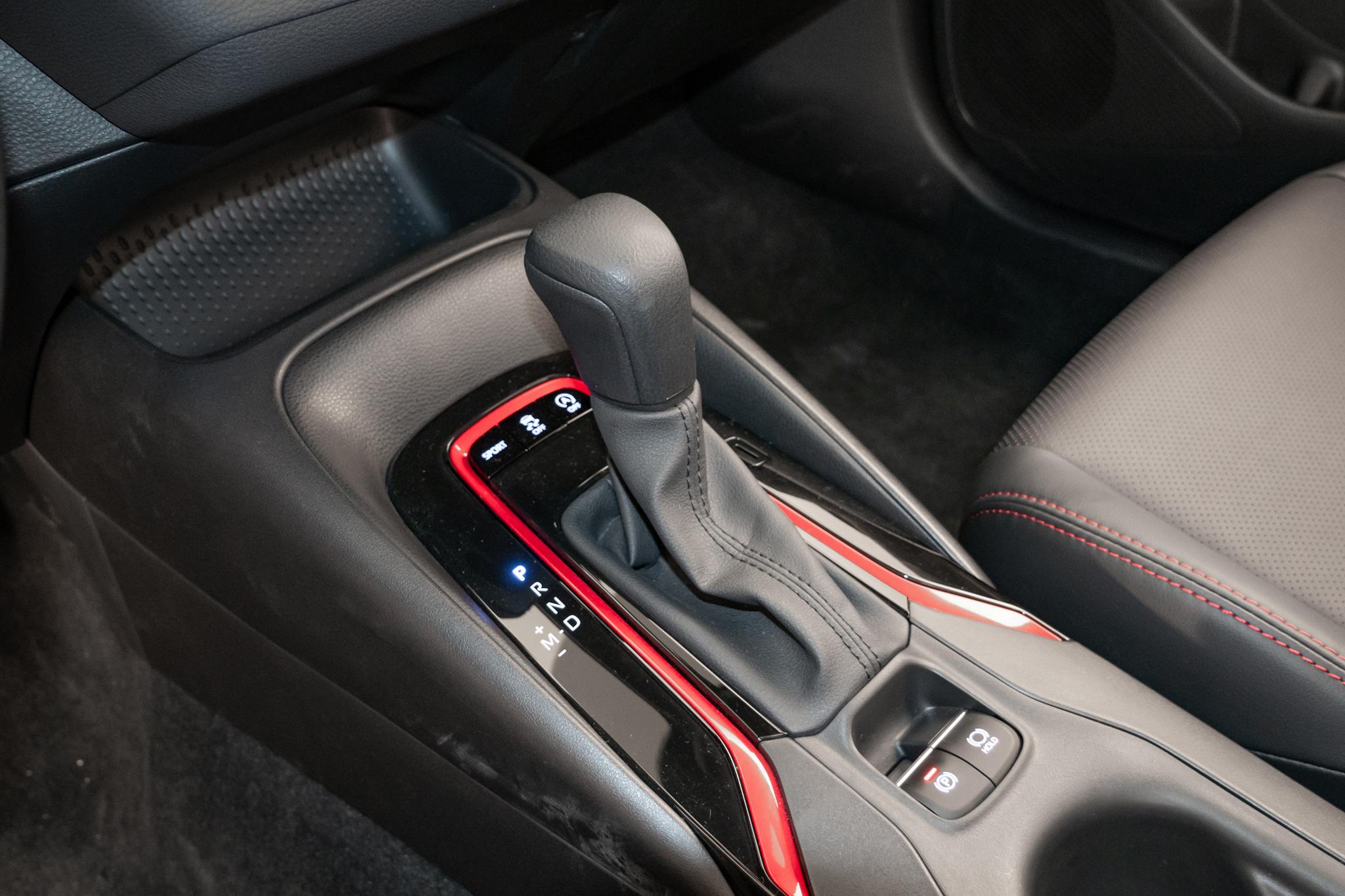 丰田雷凌双擎口碑怎么样,雷凌1.2和1.5哪个销量多