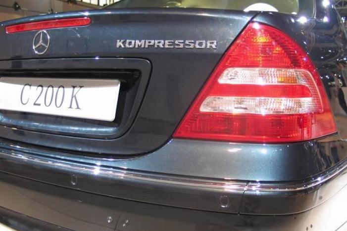 奔驰c2002.0二手价格,奔驰c200二手价格19年首付多少