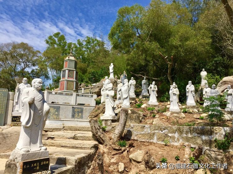 寺庙里的罗汉像,净峰寺十八罗汉石雕