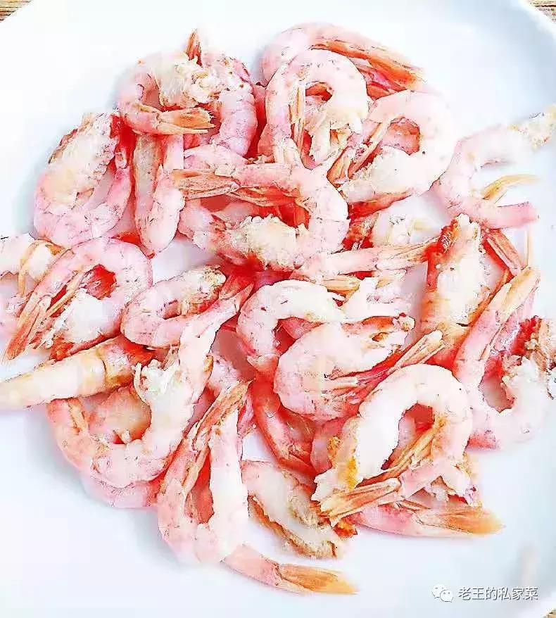 避风塘炒虾酥脆鲜香上桌就被抢光,避风塘炒北极虾