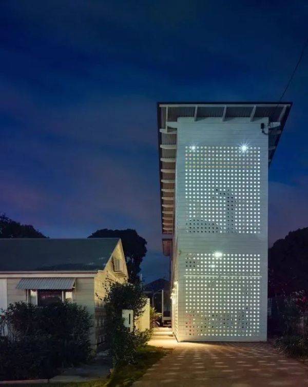 悉尼一不到3米宽土地以6.9万澳元出售！拍卖广告：请充分发挥你的想象力