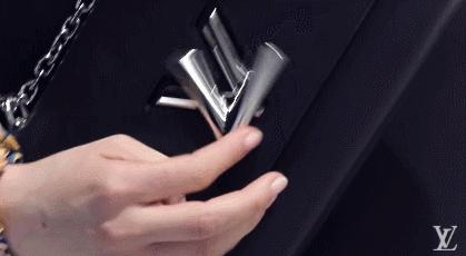 刘雯背过的香奈儿包,刘雯香奈儿机场包