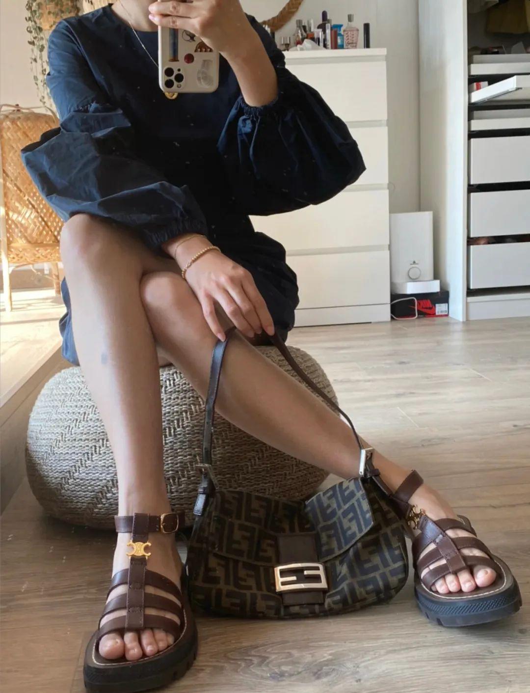 丑到极致的罗马凉鞋,丑到爆的露趾凉鞋怎么穿