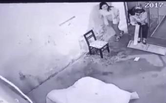 胆小警告密室逃脱,密室逃脱npc被玩家吓到