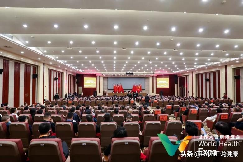 致敬医务工作者战疫路上感恩有你,致敬白衣天使感恩疫路有你