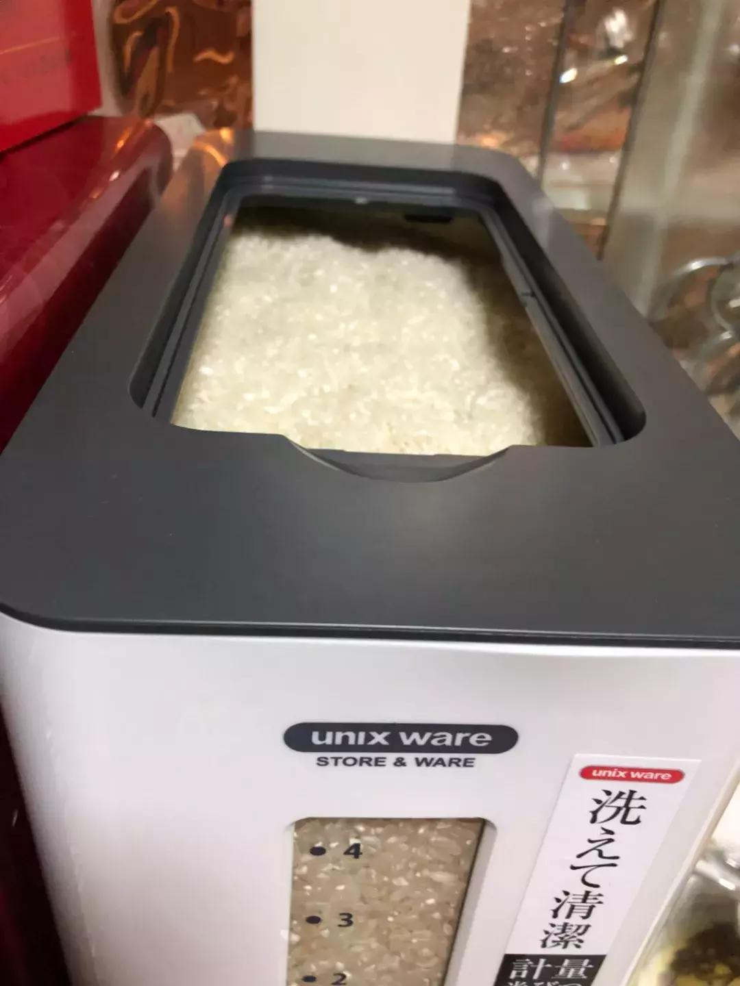 橱柜里放碗,放在橱柜里哪款米桶好用