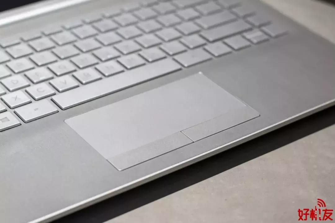 来面试的小姐姐拿出了一款新版笔记本，我去了解了一下……