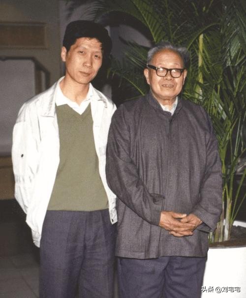 从“小学肄业”到“收藏大亨”,马未都的逆袭之路,何以非议不断