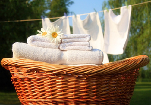 最好的去除衣服顽固污渍的方法,衣服去除顽固污渍最好的方法