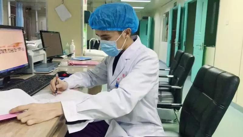 香蕉割包皮,洋葱剖腹产?这是我见过最秀的医生