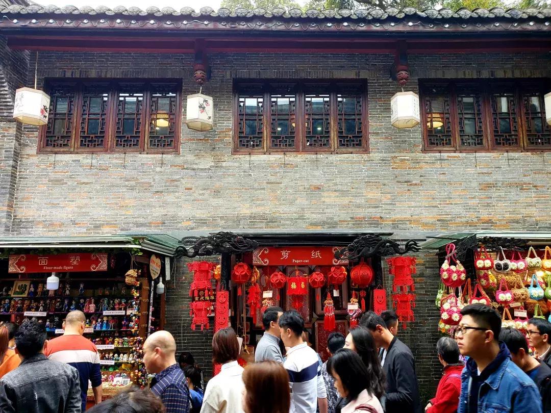 逮个成都人问成都在哪儿，没人回答得起