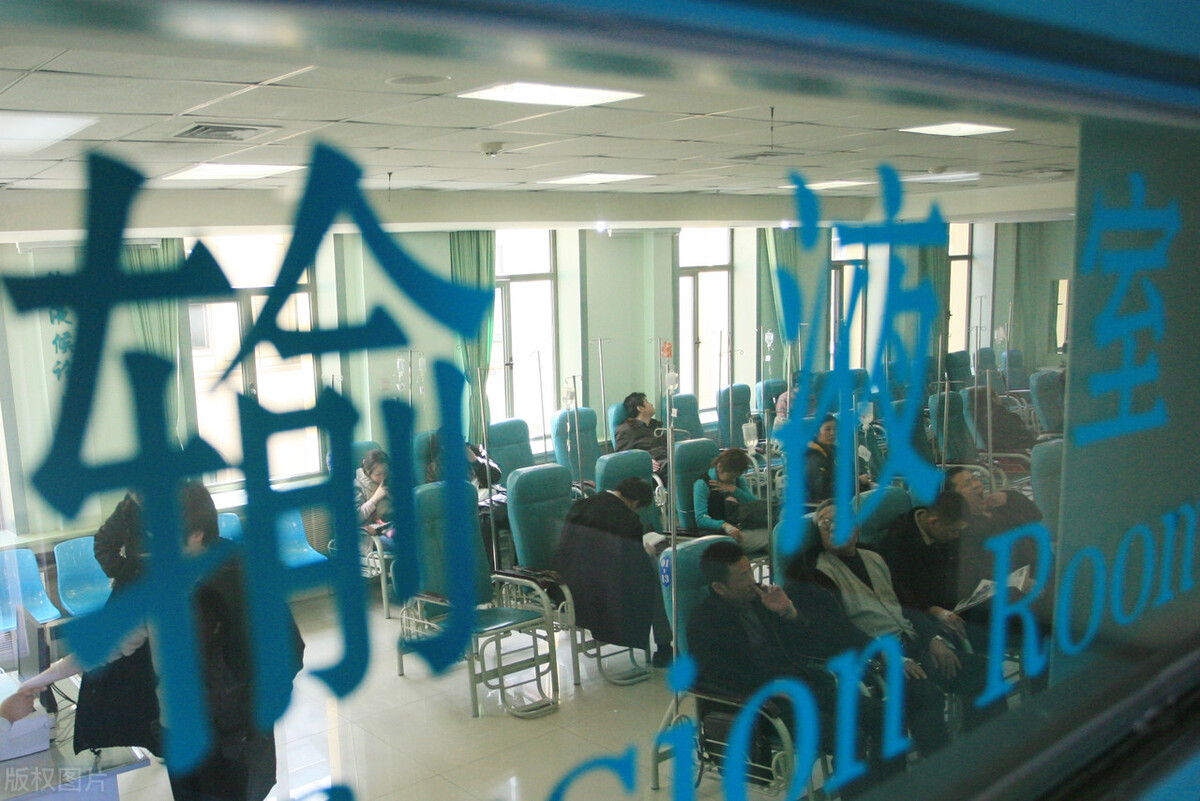 输液遇到吊瓶不冒泡是怎么回事,输液过程中发现液体不滴