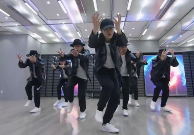 鹿晗黄子韬舞台排练打闹,鹿晗黄子韬被吓一跳