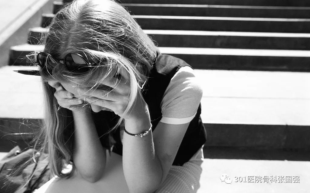 人工髋关节置换一个月后康复训练,人工髋关节脱位如何恢复