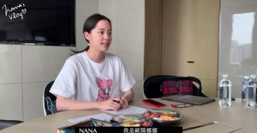 优衣库与kaws联名t恤,优衣库与kaws联名的t恤