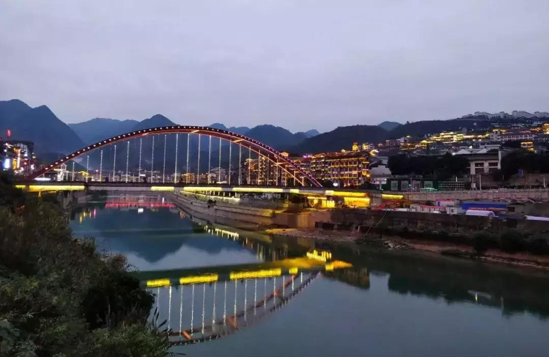 茅台镇酒糟搬运工,探访贵州茅台镇酱香酒