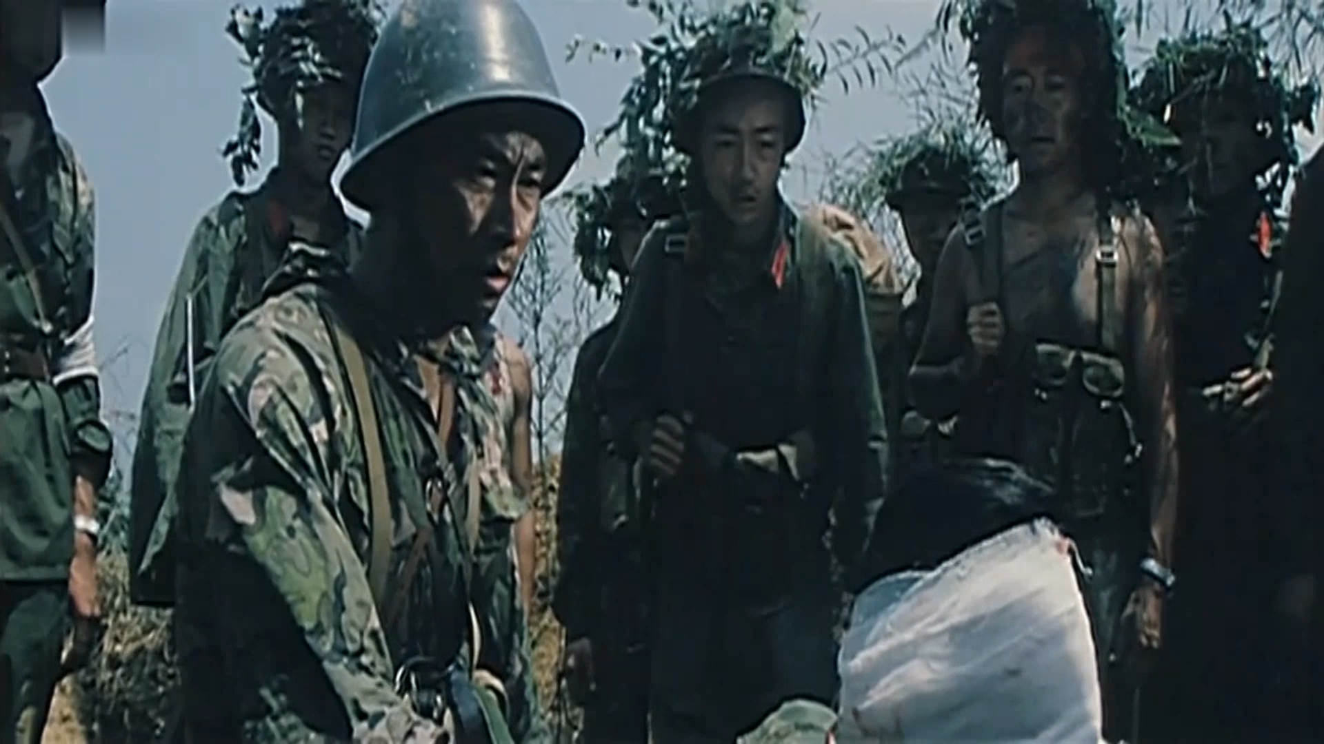 后方撤退前方战士牺牲,前方将士浴血奋战后方拆台