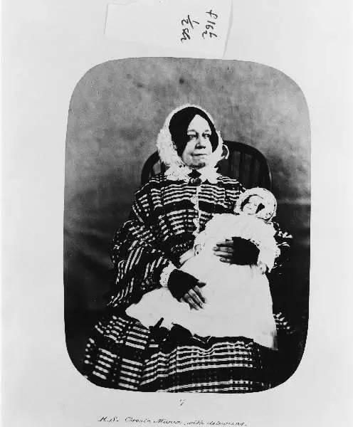 西医“以疯治疯”黑历史：从卖票让人参观精神病到切器官疗法