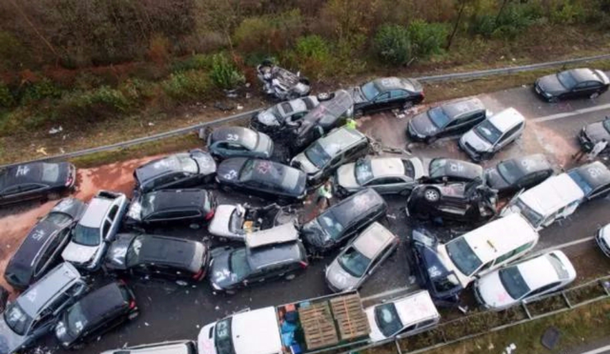 高速上连环追尾事故责任,高速连环追尾怎么划分责任