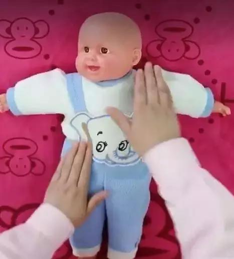 宝宝肚子胀气哭闹排气操,新生儿胀气哭闹时可以做排气操吗