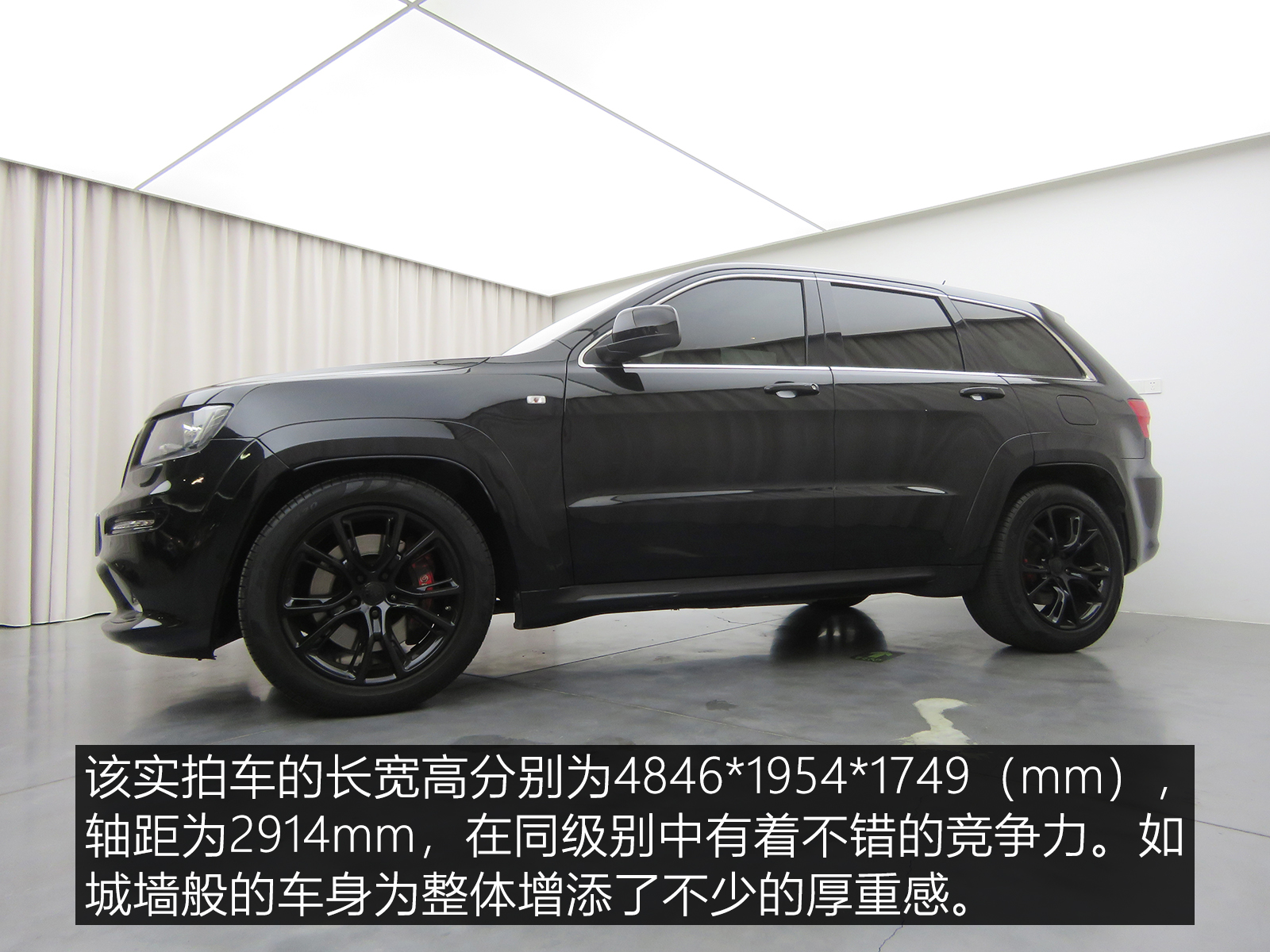 6.1排量的大切诺基srt8,披着suv外衣的超跑