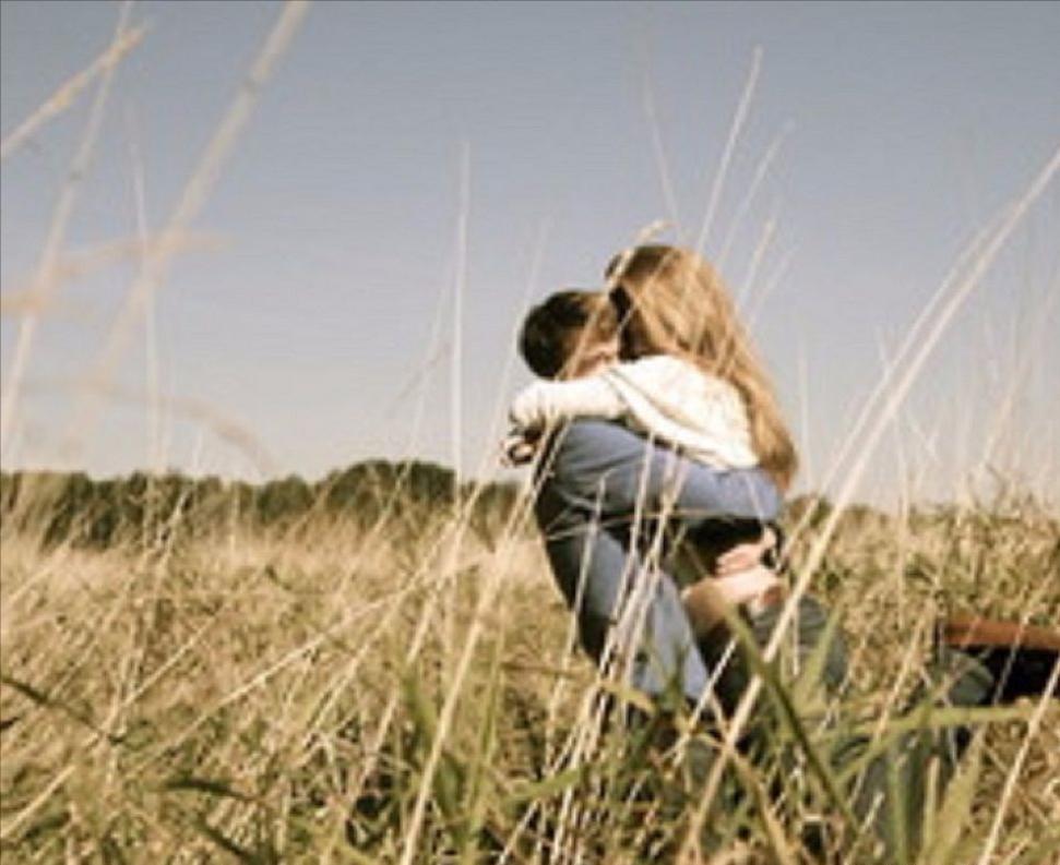 又烦男朋友又喜欢粘着男朋友,总喜欢黏着一个男生