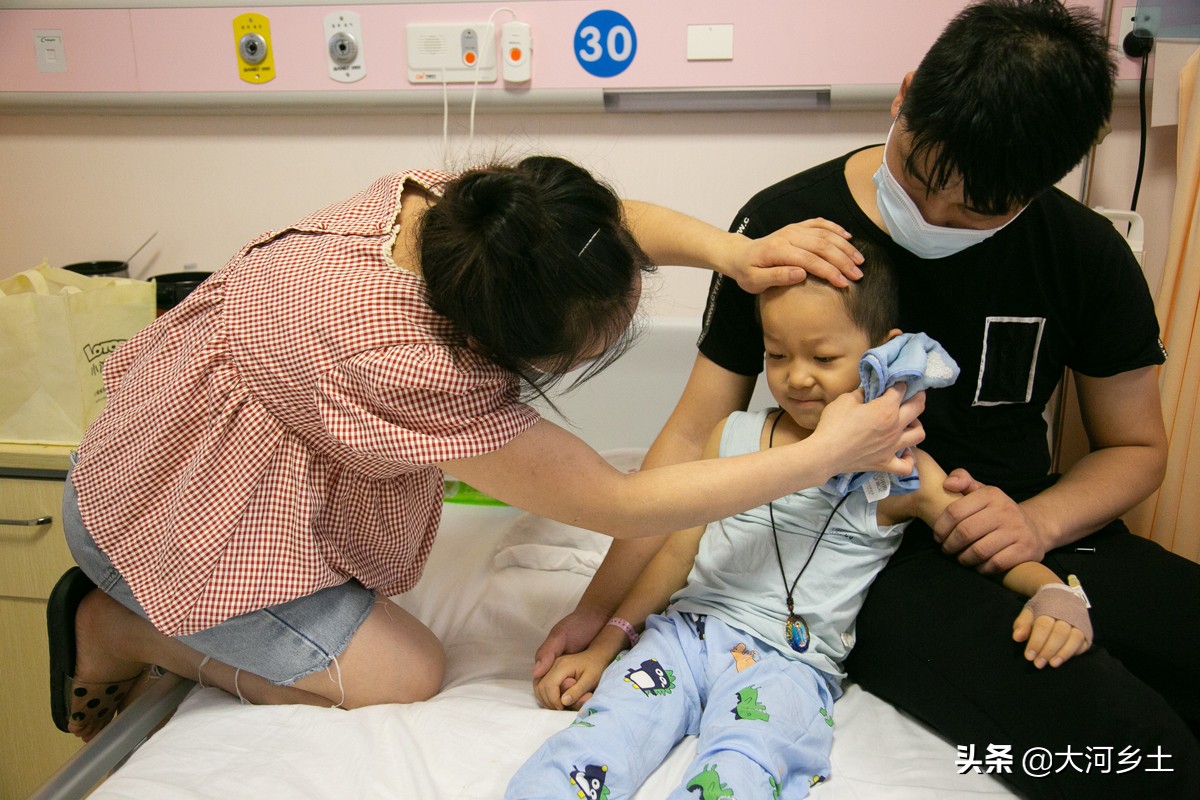 男童右眼失明,男童失明