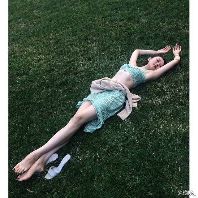 网红鼻祖晚晚和舒淇同框比美赢了？妆容穿搭都有小心机，来抄作业