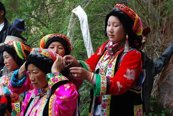 鐢樿們鐪佽垷鏇插幙钘忔棌鏈嶉グ,钘忓尯鏃呮父鏈嶉グ