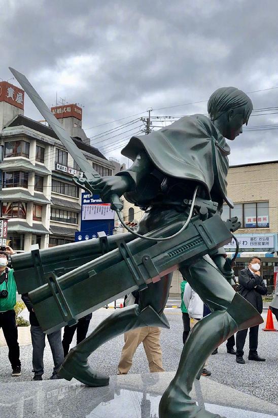 兵长铜像,兵长谢幕雕像