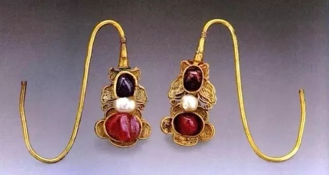 单边耳饰的戴法,耳挂流苏耳饰正确戴法