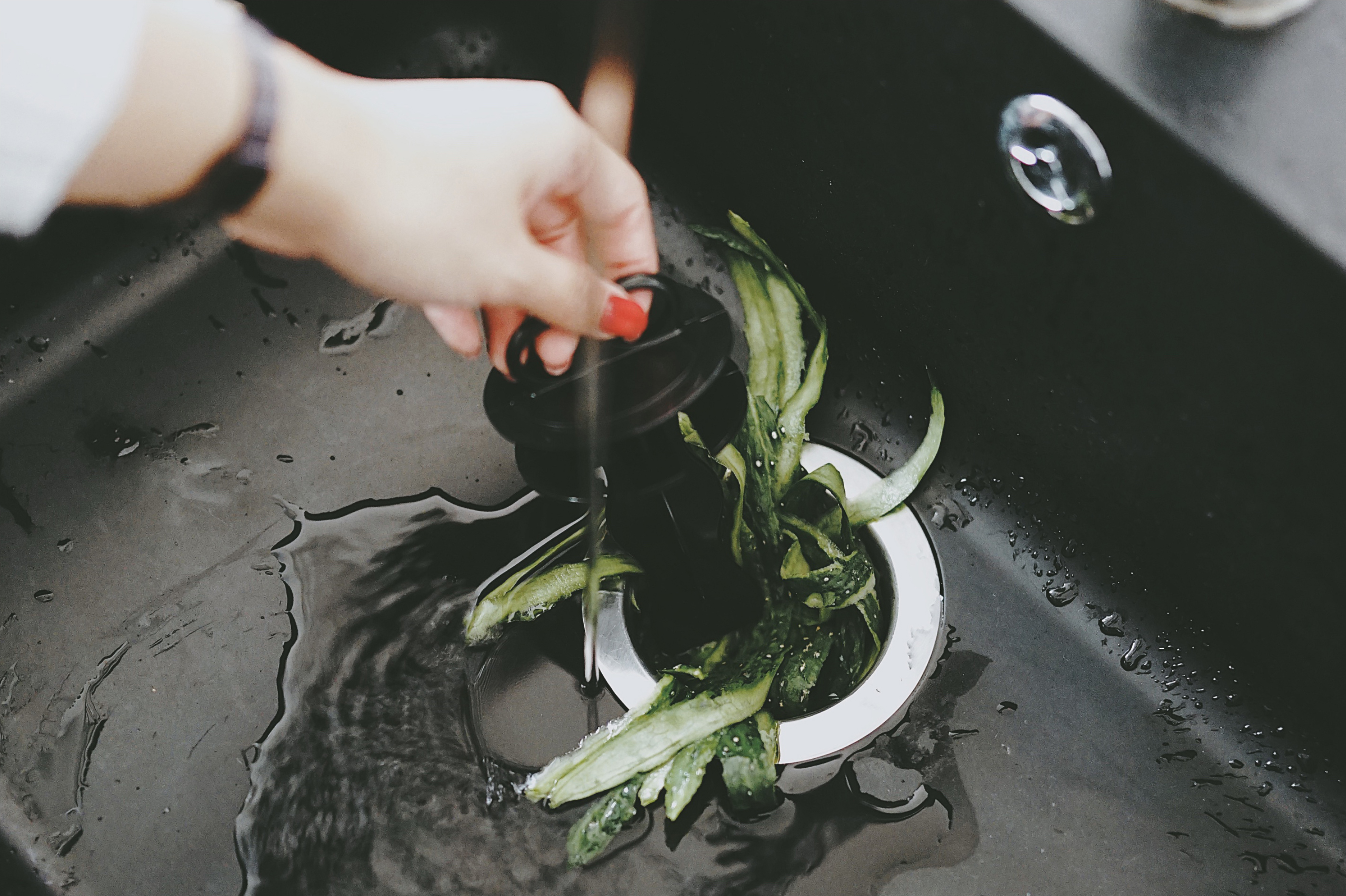 厨余垃圾处理器有没有用?怎么选购?关注这几个方面就够了