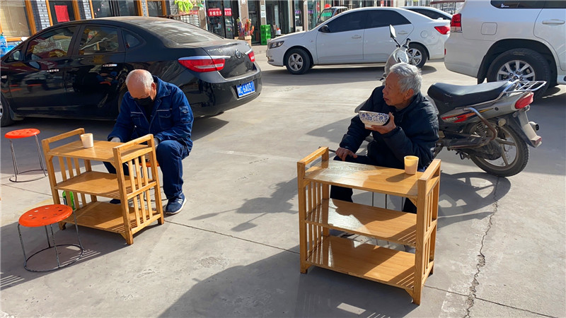 长途跋涉38公里，一人一桌还要量体温，这样的驴肉汤喝得值不值？