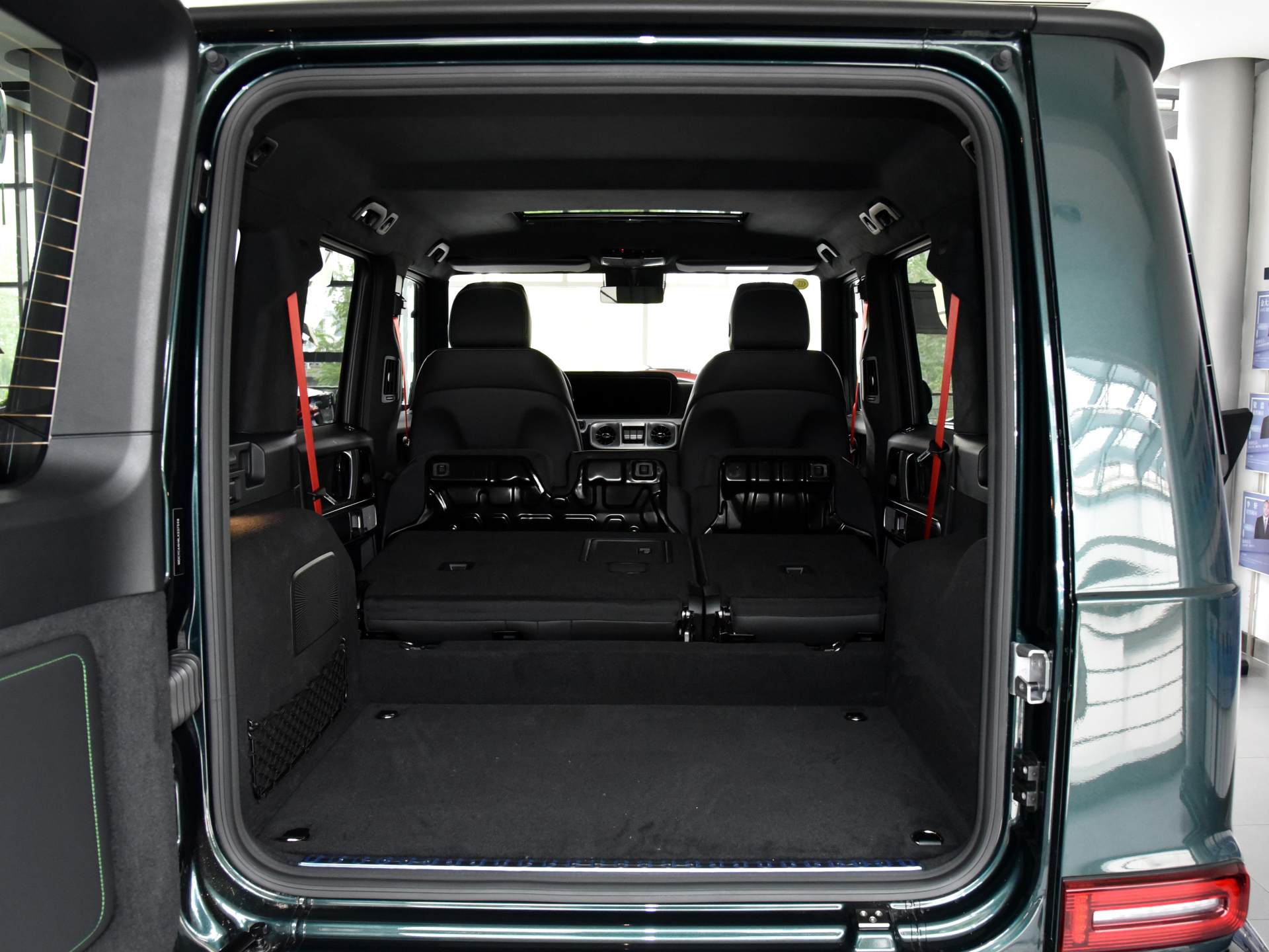 为什么会有那么多人喜欢奔驰大g,能驰骋沙场的轿车