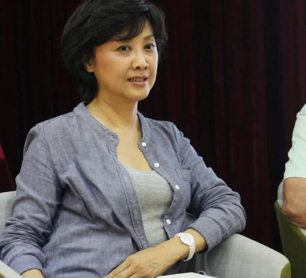 明星整容和不整容老去有什么区别,自然老去和整容明星的对比