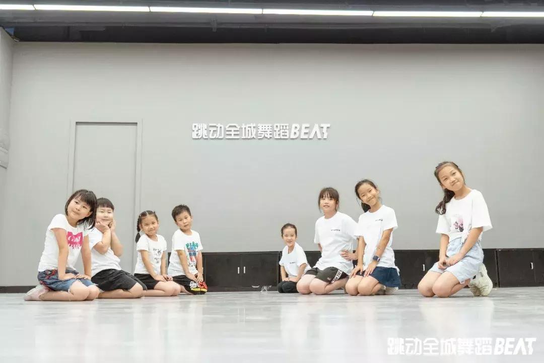 孩子们充满阳光活力四射的街舞,又酷又帅又拽的街舞