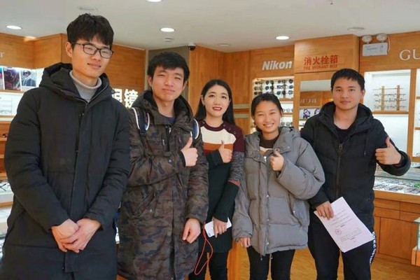 95后女孩白手起家3年开10家店,大一开始创业