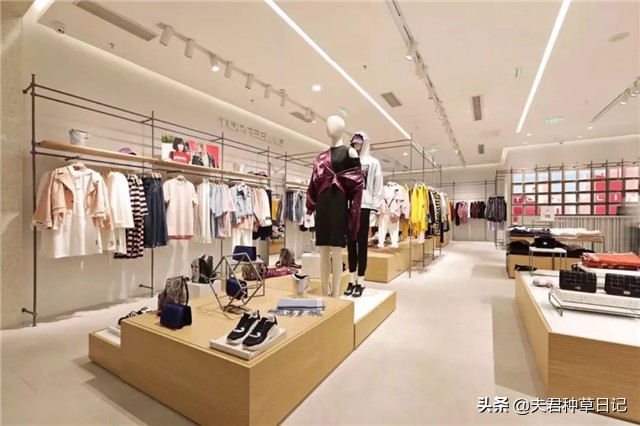 专柜导购直言，一般穿这“4种”品牌的人，自己都懒得“搭理”她