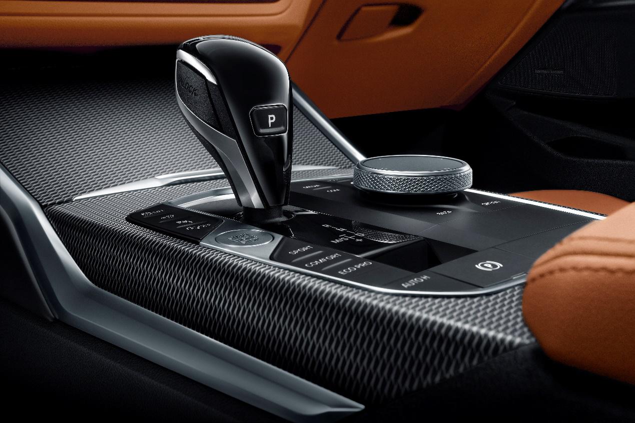 宝马3系老款和新款对比讲解,新宝马3系深度评测内饰