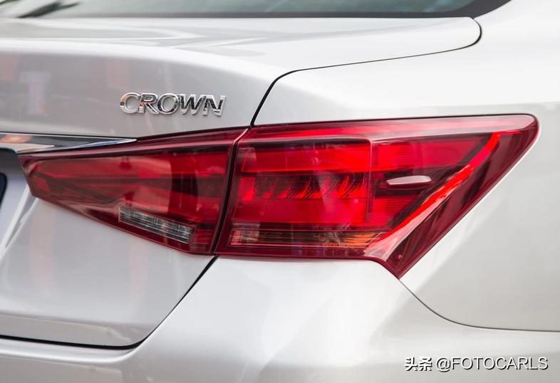 丰田皇冠2.5升四驱豪华版价格,丰田皇冠2024款最新款银色