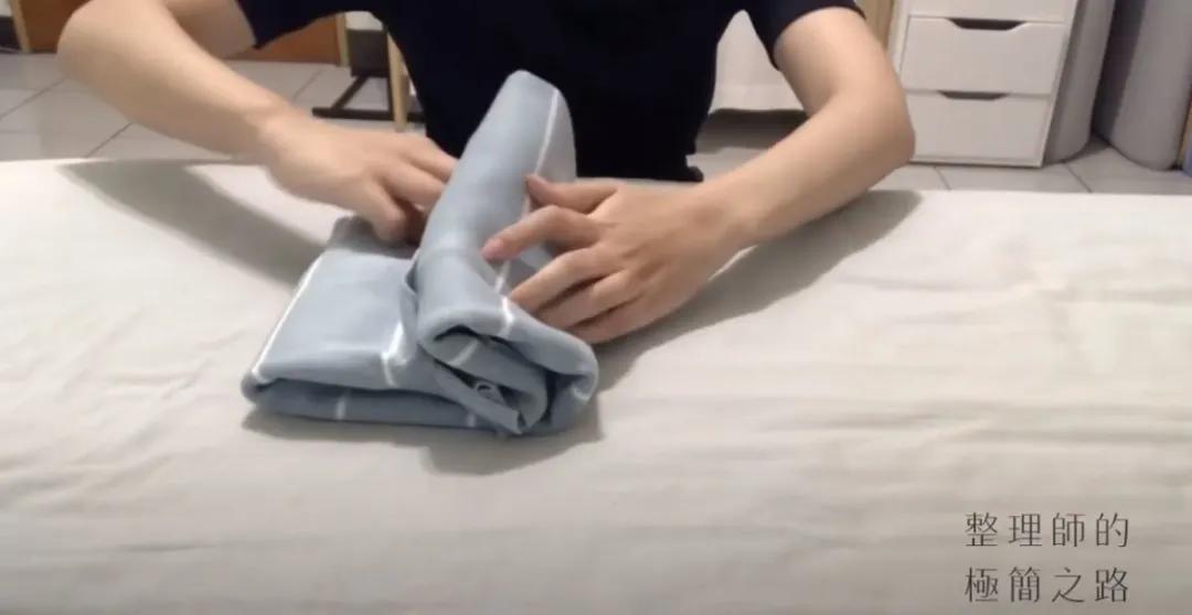 收纳师教你折衣服,折厚衣服的收纳方法