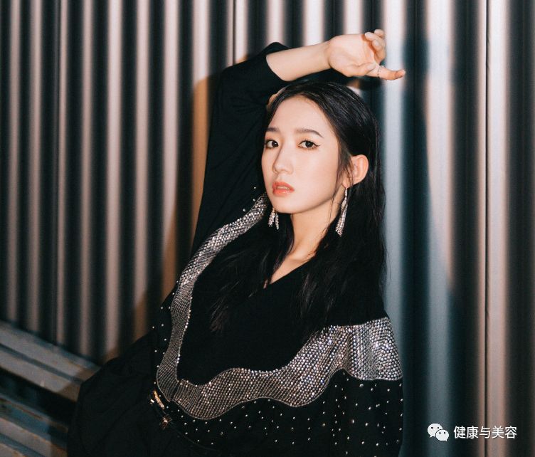 明日之子孟美岐搭配,明日之子孟美岐皮裤