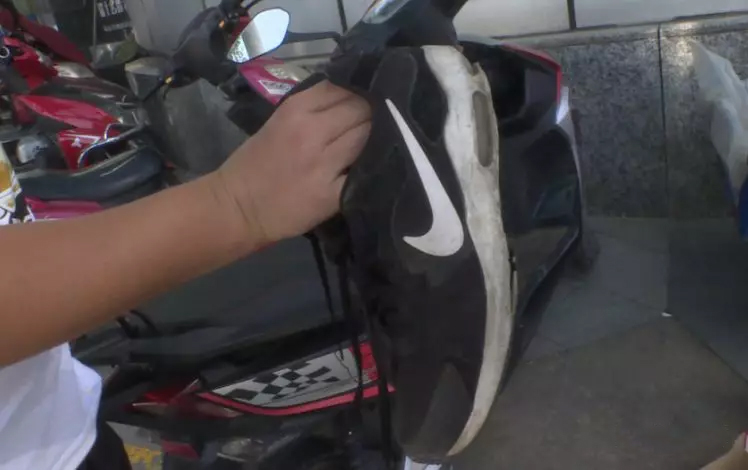 中国李宁撞高帮鞋,李宁鞋翻车